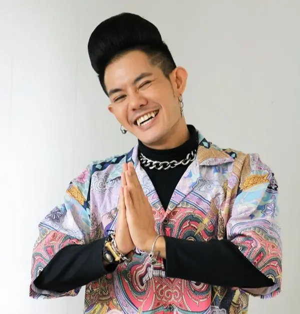 Keng Tachaya Biography: Age, Local Instruments, Wife, Songs, Net Worth, YouTube, Parents, Religion