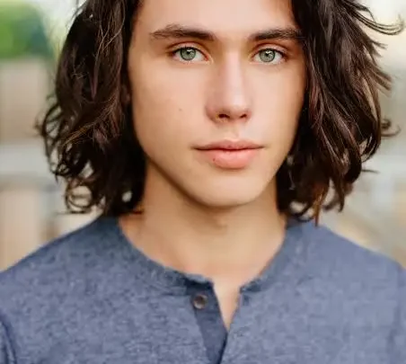 Finn Roberts Biography: Girlfriend, Age, Height, Net Worth, Parents, Movies & TV Shows