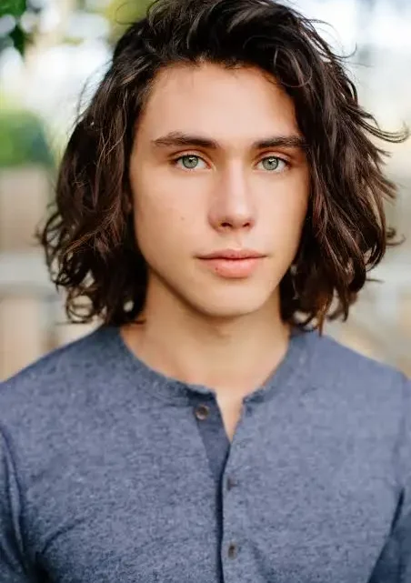 Finn Roberts Biography: Girlfriend, Age, Height, Net Worth, Parents, Movies & TV Shows