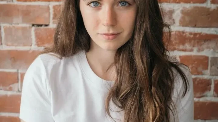 Sarah Desjardins Biography: Age, Boyfriend, Net Worth, Height, Career, Films, Parents, Siblings