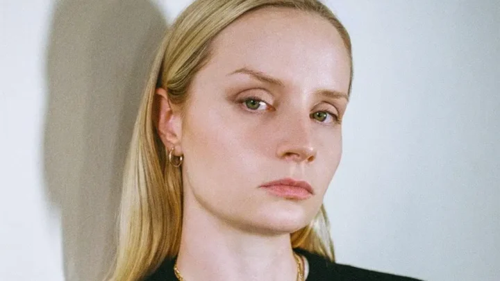 Charlotte Day Wilson Biography: Age, Net Worth, Career, Husband, Parents, Instagram, Songs