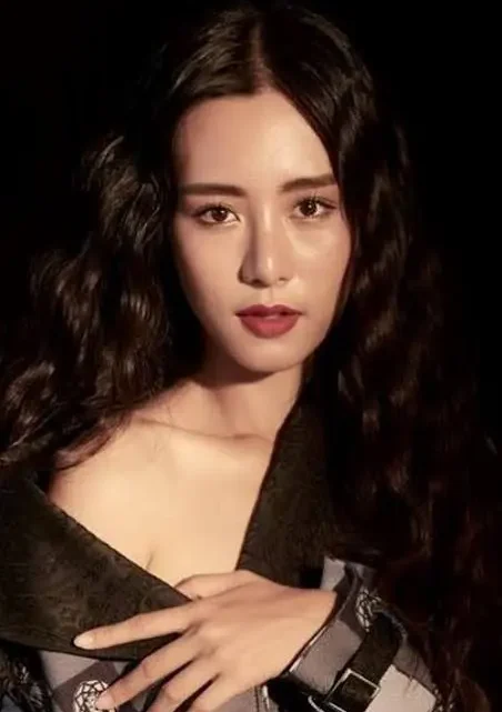 Anchasa Mongkhonsamai Biography: Age, Husband, Net Worth, Movies & TV Shows, Height