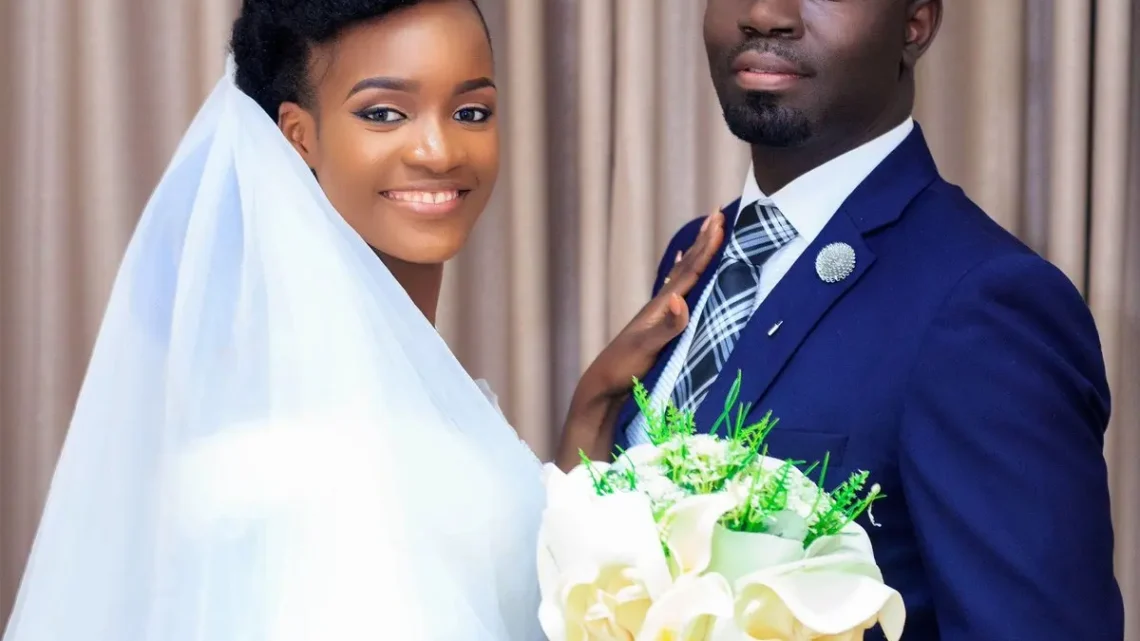 Favour Iwueze Biography: Husband, Age, Children, Net Worth, Songs, Height, Tribe