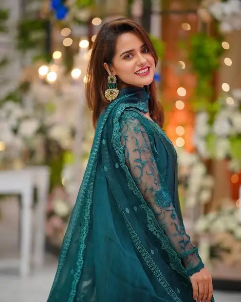 Rabya Kulsoom Biography: Education, Siblings, Spouse, Children, Age, Net Worth, Height, Ethnicity