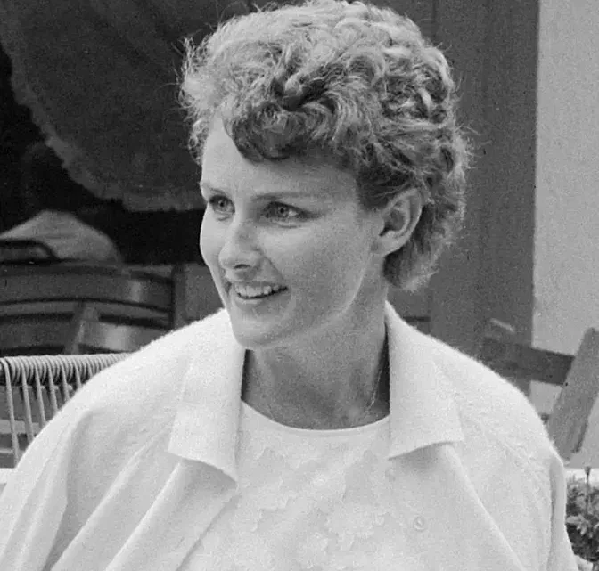 Lesley Turner Bowrey Biography: Husband, Age, Daughter, Net Worth, Parents, Career, Titles