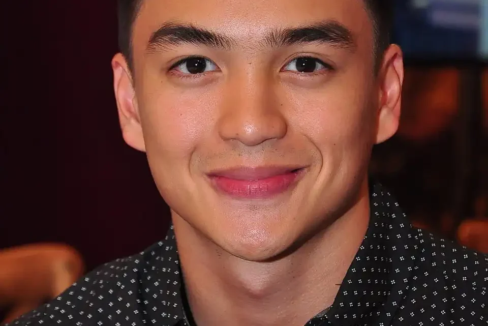 Dominic Roque Biography: Girlfriend, Age, Net Worth, Height, Parents, Brother, Movies & TV Shows