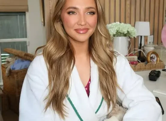 Kenzie Elizabeth Biography: Height, Boyfriend, Pets, Instagram, Podcast, Age, Parents, Net Worth