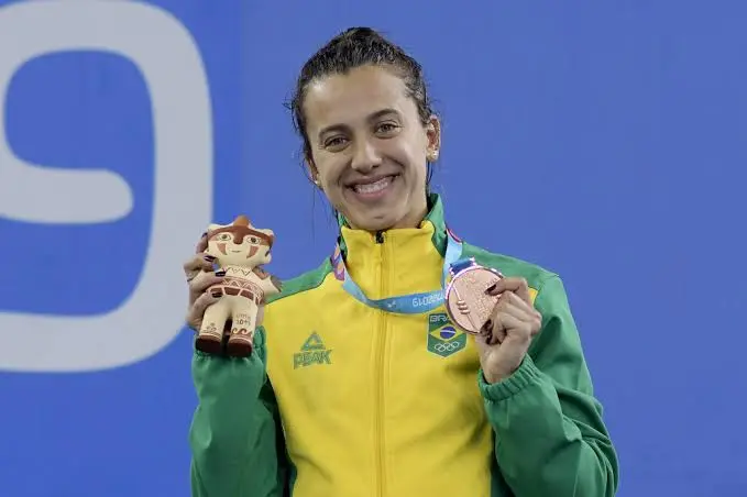 Larissa Martins de Oliveira Biography: Net Worth, Olympics, Age, Awards, Height, Transfers, Coach