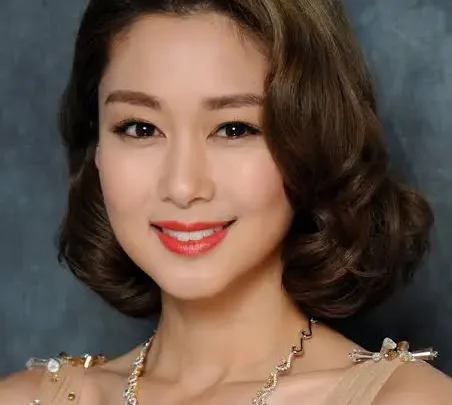 Eliza Sam Biography: Age, Husband, Net Worth, Movies & TV Shows, Height, Children