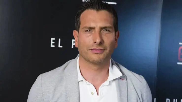 Iván Madrazo Biography: Awards, Religion, Height, Parents, Instagram, Wife, Tv Shows, Net Worth, Age