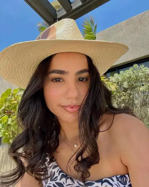 Andrea Alexandra Biography: Age, Real Name, Net Worth, Height, Boyfriend, Career, Instagram