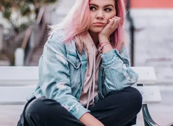 Tia Petek Biography: Age, Net Worth, Height, Sister, Boyfriend, YouTube, Instagram