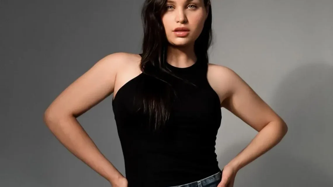 Estefanía Villarreal Biography: Age, Partner, Net Worth, Movies & TV Shows, Height, Sister, Career