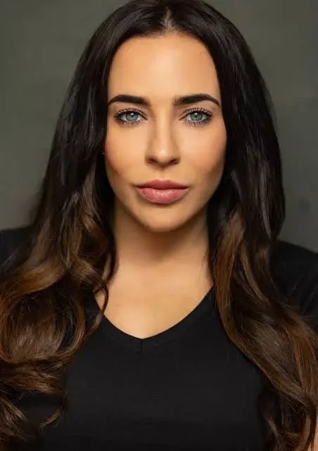 Stephanie Davis Biography: Movies, Age, Alcohol, Height, Net Worth, Son, Controversy, Husband