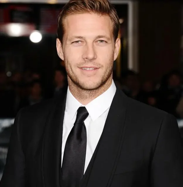 Luke Bracey Biography: Age, Wife, Net Worth, Movies & TV Shows, Height, Parents, Instagram