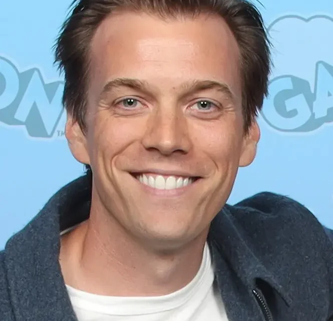 Jake Abel Biography: Age, Wife, Net Worth, Movies & TV Shows, Height, Parents, Instagram