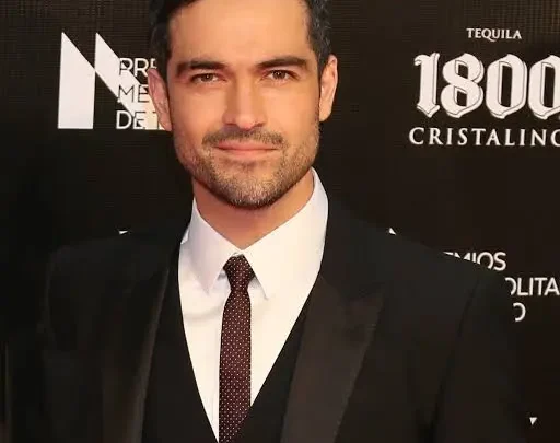 Alfonso Herrera Biography: Movies, Wife, Awards, Net Worth, Son, Ethnicity, Religion