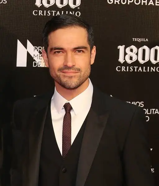 Alfonso Herrera Biography: Movies, Wife, Awards, Net Worth, Son, Ethnicity, Religion
