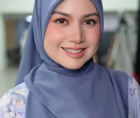 Lisa Surihani Biography: Husband, Net Worth, Age, Children, Height, Parents, Movies