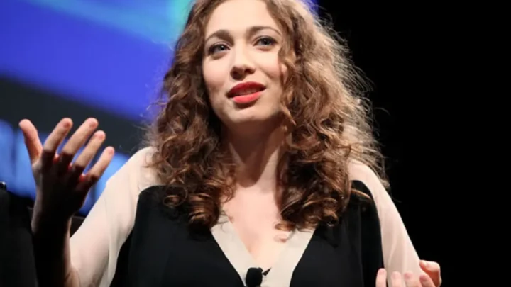 Regina Spektor Biography: Siblings, Husband, Age, Height, Songs & Albums, Net Worth