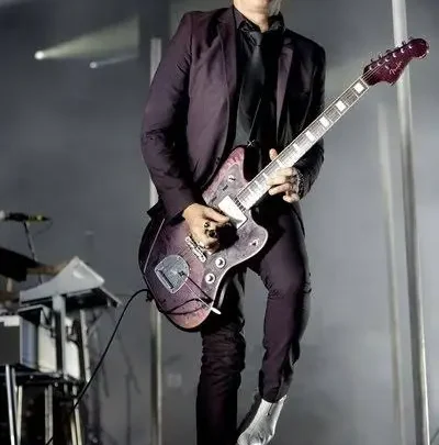 Troy Van Leeuwen Biography: Net worth, Songs & Albums, Nationality, Height, Spouse, Parents