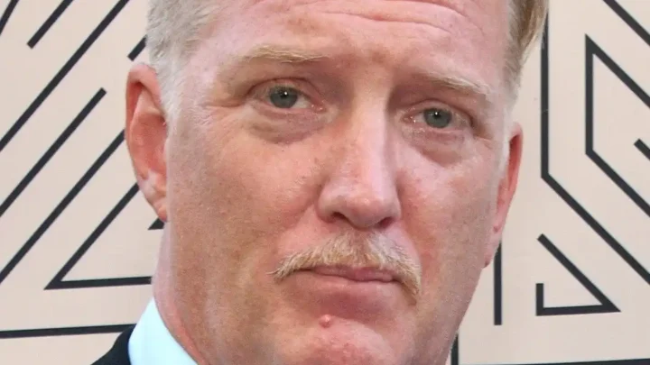 Josh Homme Biography: Instagram, Awards, Age, Net Worth, Songs & Albums, Wife, Children, Height