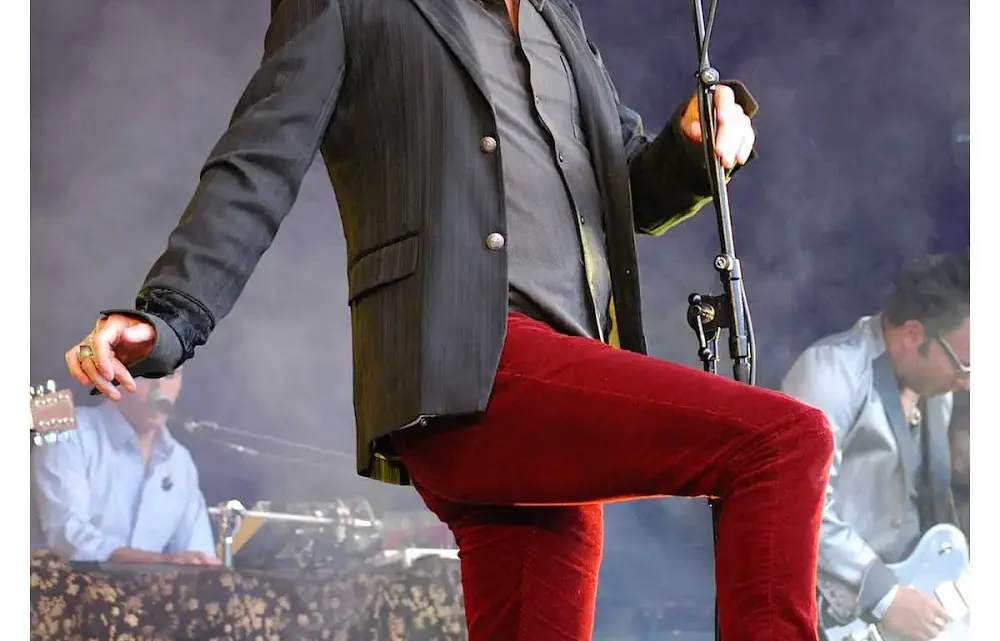 Jonathan Donahue Biography: Parents, Age, Net Worth, Girlfriend, Height, Songs & Albums, Nationality