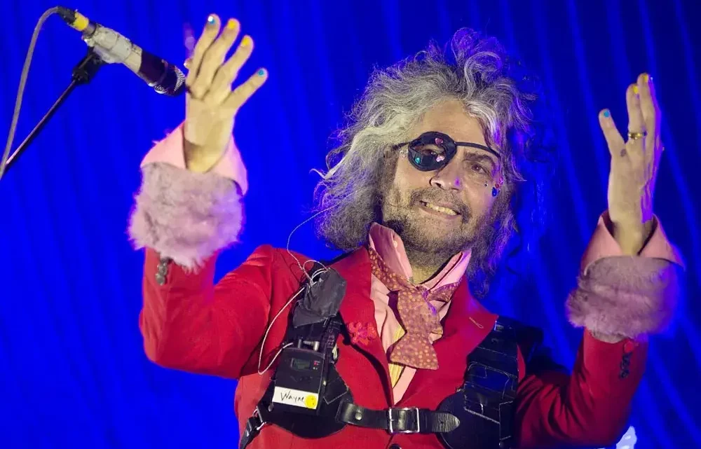 Wayne Coyne Biography: Nationality, Songs & Albums, Net Worth, Age, Height, Children, Spouse