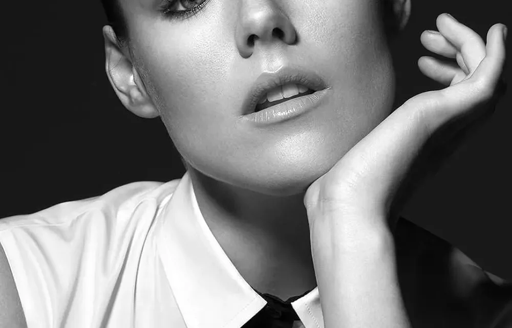 Kathleen Robertson Biography: Age, Husband, Children, Net Worth, Movies & TV Shows, Height