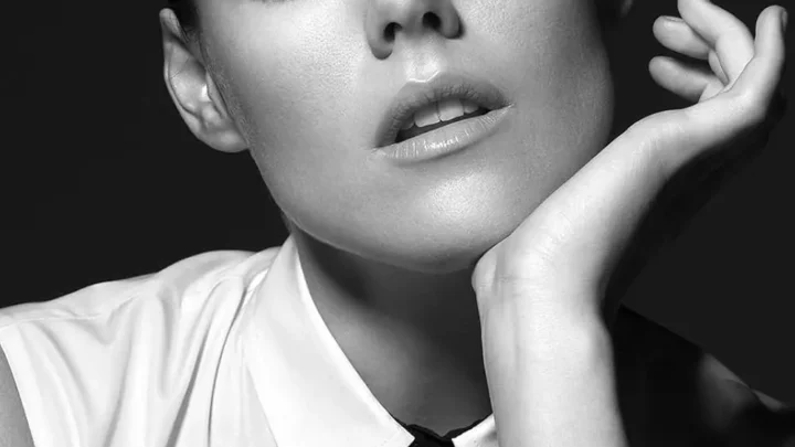 Kathleen Robertson Biography: Age, Husband, Children, Net Worth, Movies & TV Shows, Height