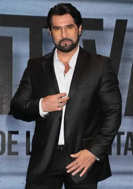 Arturo Carmona Biography: Net Worth, Age, Height, Tv Shows, Wife, Movies, Awards, Football, Children