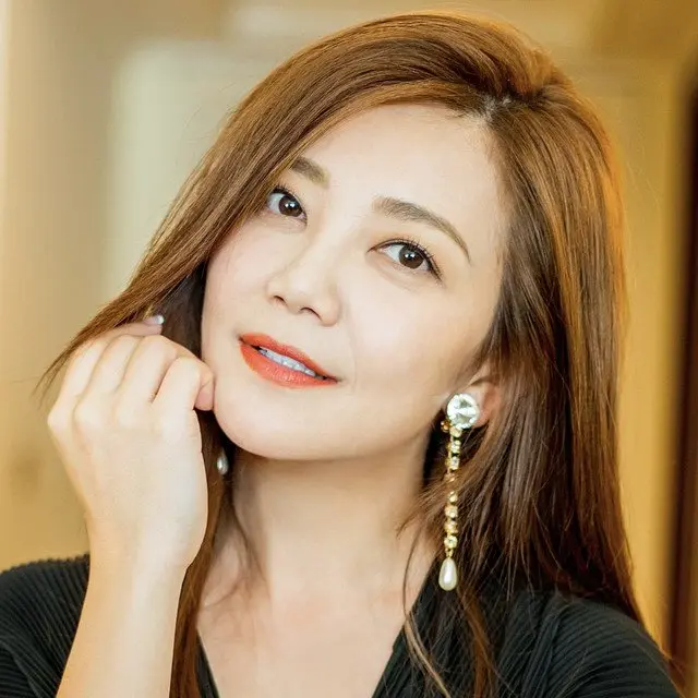Fish Leong Biography: Mandopop Queen, Age, Net Worth, Ex-Husband, Albums, Height
