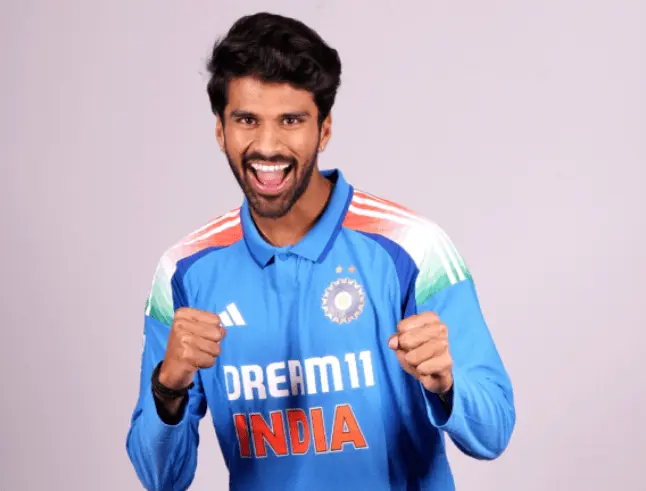 Washington Sundar Biography: Facebook, Awards, Net Worth, Career, Height, Age, Girlfriend, Parents, Siblings