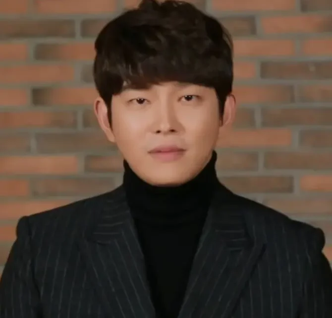 Yoon Kyun-sang Biography: Height, Age, Net Worth, Movies & TV Shows, Parents, Siblings, Awards, Instagram