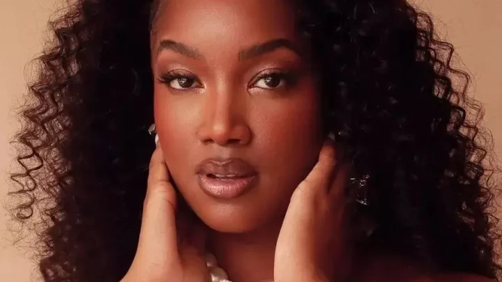 IZA (singer) Biography: Daughter, Net Worth, Age, Boyfriend, Songs, Height, Career