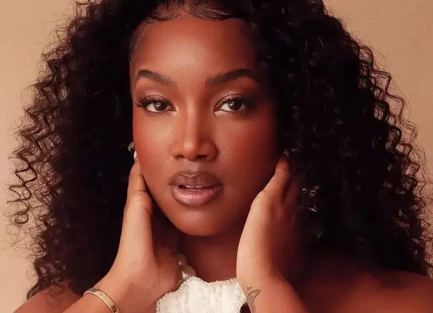 IZA (singer) Biography: Daughter, Net Worth, Age, Boyfriend, Songs, Height, Career