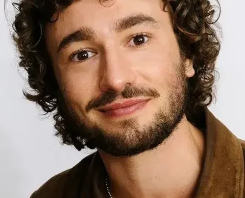 Gabriel LaBelle Biography: Parents, Age, Net Worth, Height, Brother, Movies, Career, Girlfriend