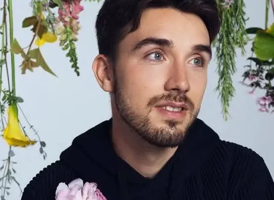 George Robinson Biography: Age, Brother, Height, Net Worth, Parents, Sex Education Role, Partner