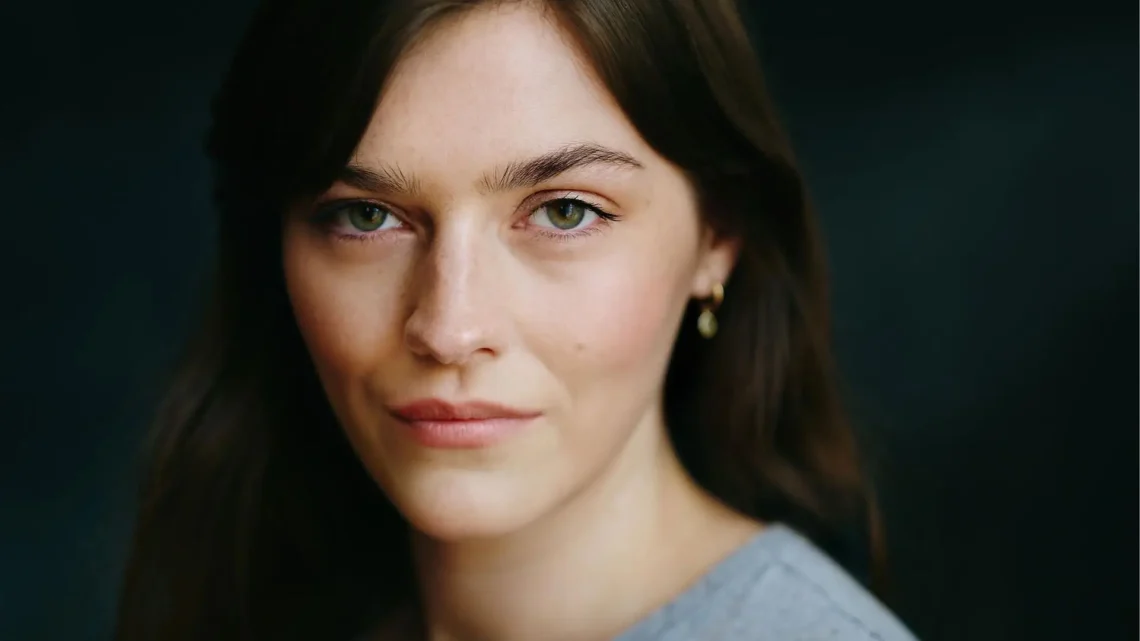 Amber Anderson Biography: Boyfriend, Age, Height, Net Worth, Career, Movies, TV Shows