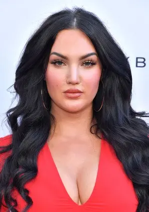 Natalie Halcro Biography: Boyfriend, Age, Net Worth, Height, Children, Siblings, Instagram, Nationality