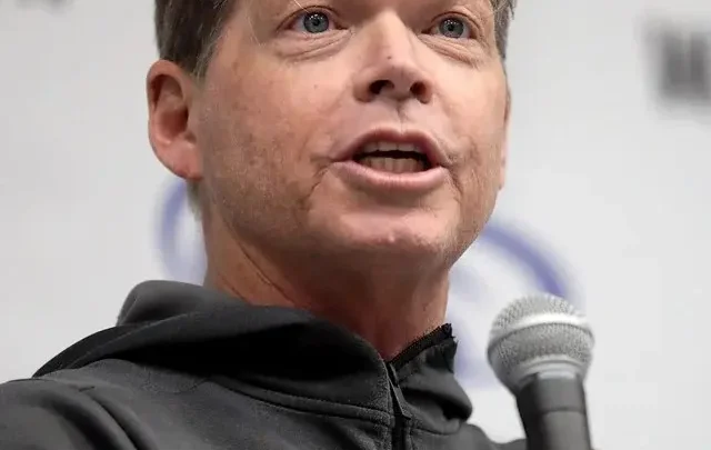 Rob Liefeld Biography: Age, Wife, Children, Net Worth, Height, Parents, Career, Deadpool, Books