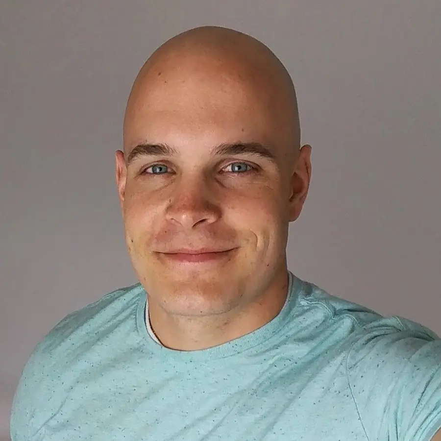 JerryRigEverything Photo