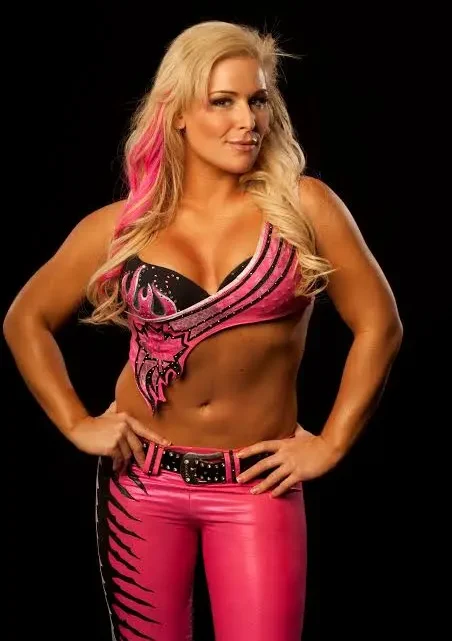 Natalya Neidhart Biography: Parents, Age, Spouse, Instagram, Height, Net Worth, WWE, Nationality, Siblings