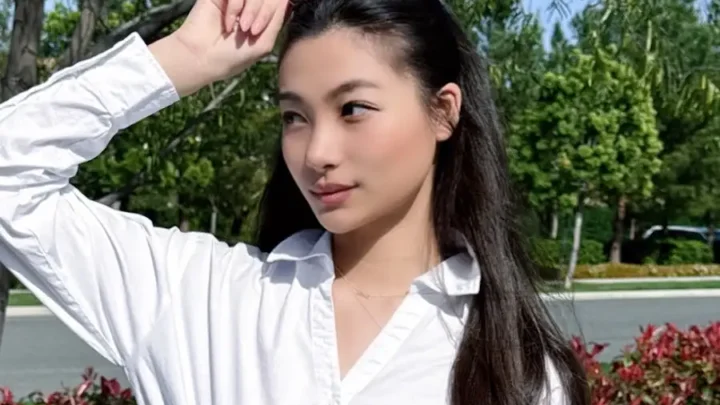 Mia Yilin Biography: Age, Net Worth, Height, Parents, Boyfriend, University, Videos