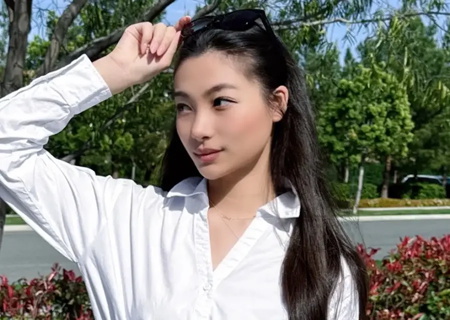 Mia Yilin Biography: Age, Net Worth, Height, Parents, Boyfriend, University, Videos