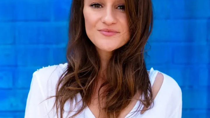 Jenna Ezarik Biography: Age, Partner, Net Worth, YouTube, Podcast, Sisters, Instagram