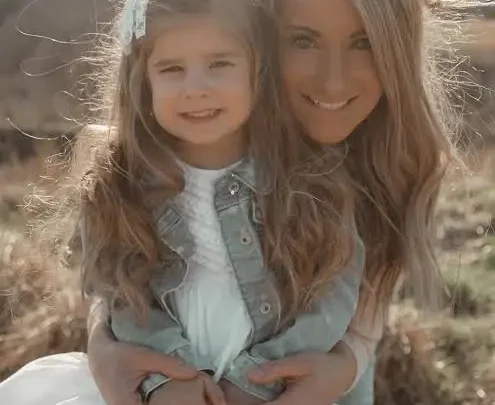 Jenna Ezarik’s sister, Breanne Ezarik Biography: Husband, Age, Net Worth, Sisters, YouTube, Career, Height