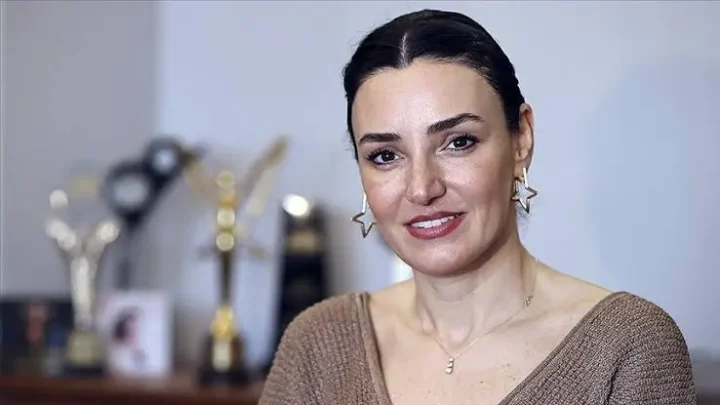 Sevcan Orhan Biography: Age, Net Worth, TV Shows, Songs & Albums, Height, Spouse, Siblings