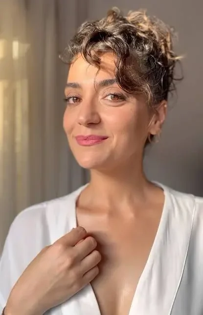 Merve Polat Biography: Age, Net Worth, Movies & Albums, Height, Spouse, Parents