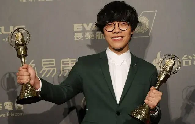 Crowd Lu  Biography: Movies, Awards, Religion, Books, Age, Ethnicity, Net Worth, Songs, Wife